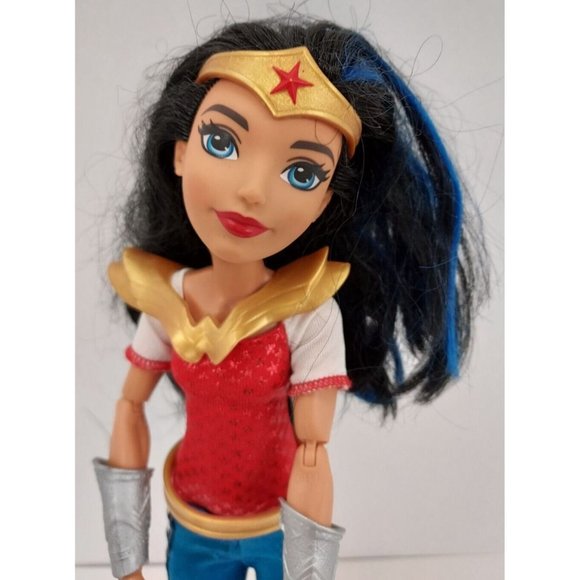 Wonder Woman Doll D.C. Super Girls by Mattel 2014 Articulated Arms - Picture 3 of 3